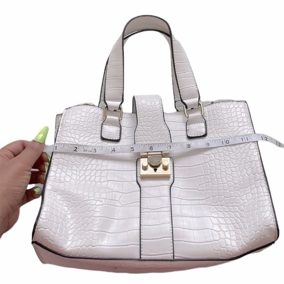 JustFab Weekend In Venice Satchel - Picture 14 of 15